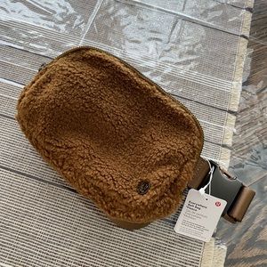 Everywhere belt bag fleece